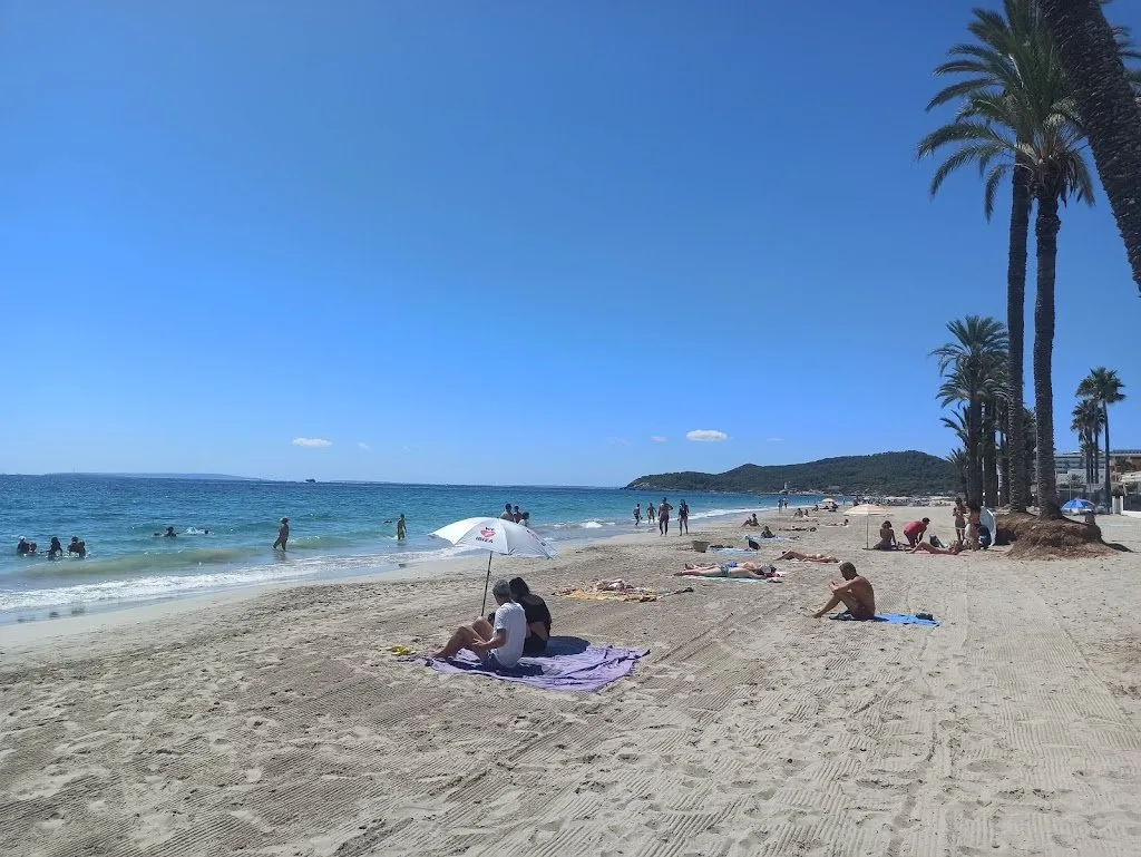 Platja d’en Bossa (Sant Josep), strand op Ibiza