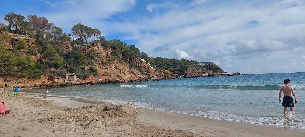 Cala Llonga, strand op Ibiza