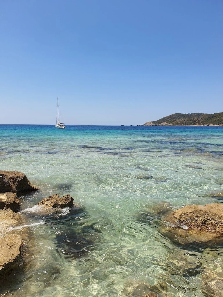 Cala Pluma, strand op Ibiza