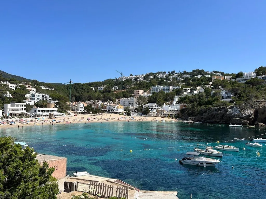 Cala Vedella, strand op Ibiza