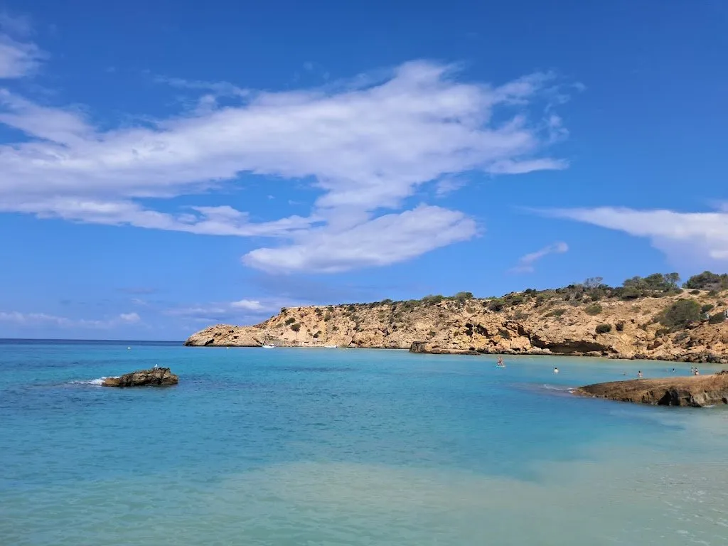 Casetes de pescadors de Cala Tarida, strand op Ibiza