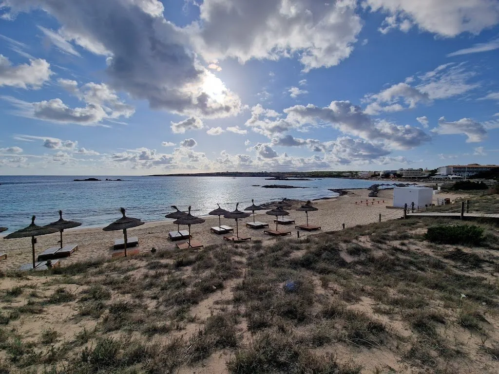Es Pujols, strand op Formentera