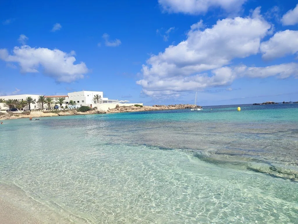 Es Pujols, strand op Formentera