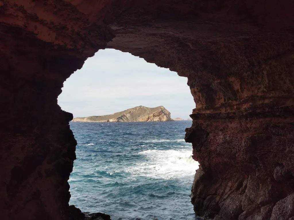 Grot van Sa Figuera Borda (The Rave Cave), secret spot op Ibiza