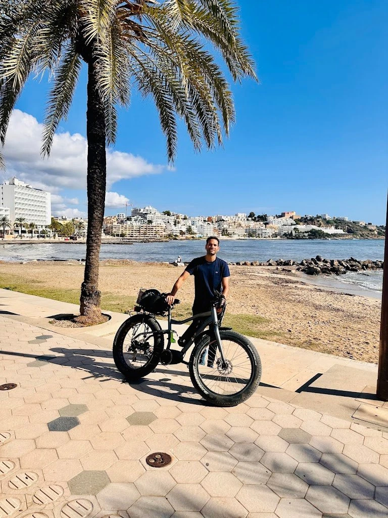 Platja de ses Figueretes, strand op Ibiza