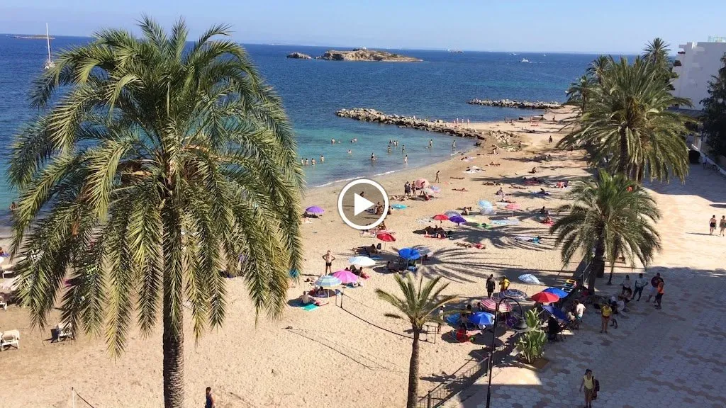 Platja de ses Figueretes, strand op Ibiza