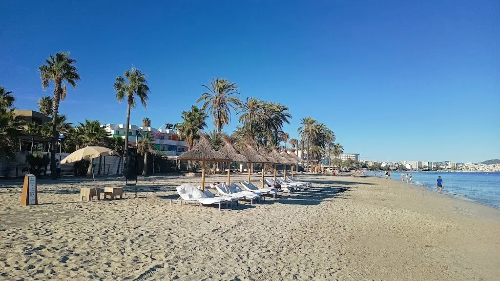 Platja d’en Bossa (Ibiza-stad), strand op Ibiza