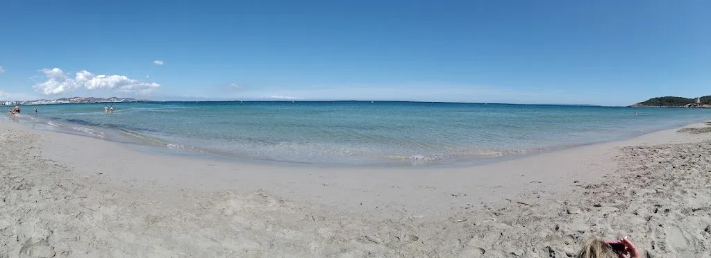 Platja d’en Bossa (Ibiza-stad), strand op Ibiza