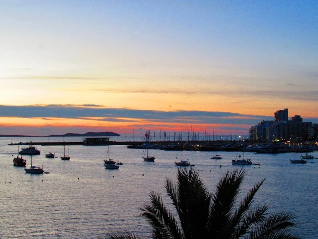Playa de Sant Antoni, strand op Ibiza