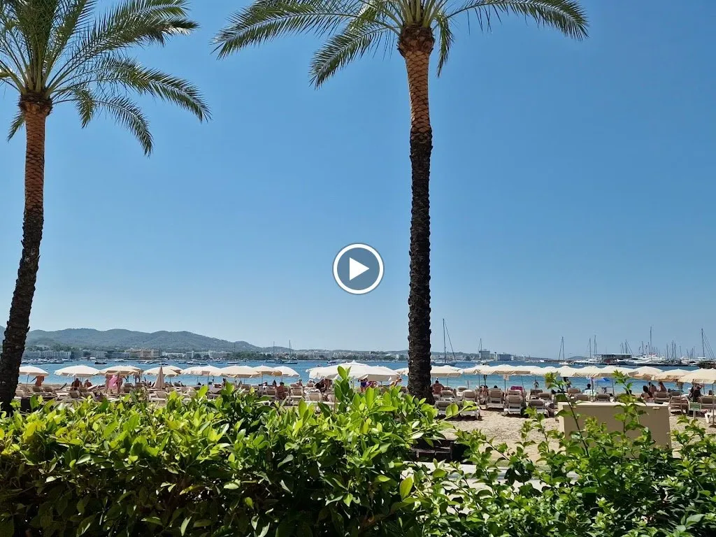 Playa de Sant Antoni, strand op Ibiza