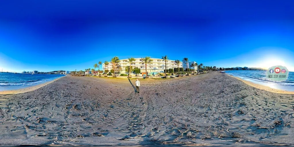 Playa de Sant Antoni, strand op Ibiza