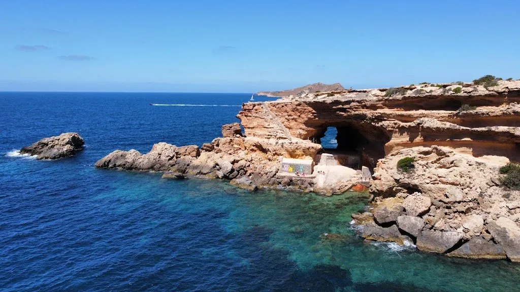Grot van Sa Figuera Borda (The Rave Cave), secret spot op Ibiza