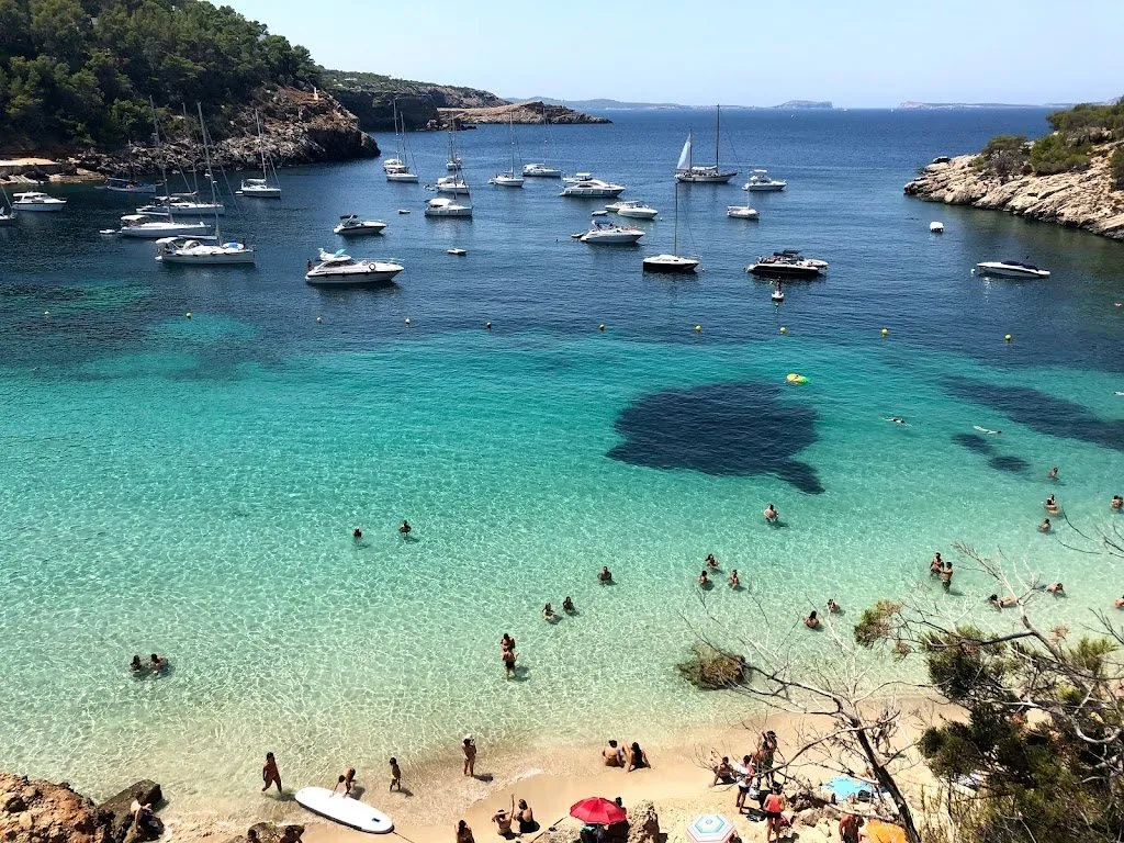 Cala Salada en Cala Saladeta, strand op Ibiza
