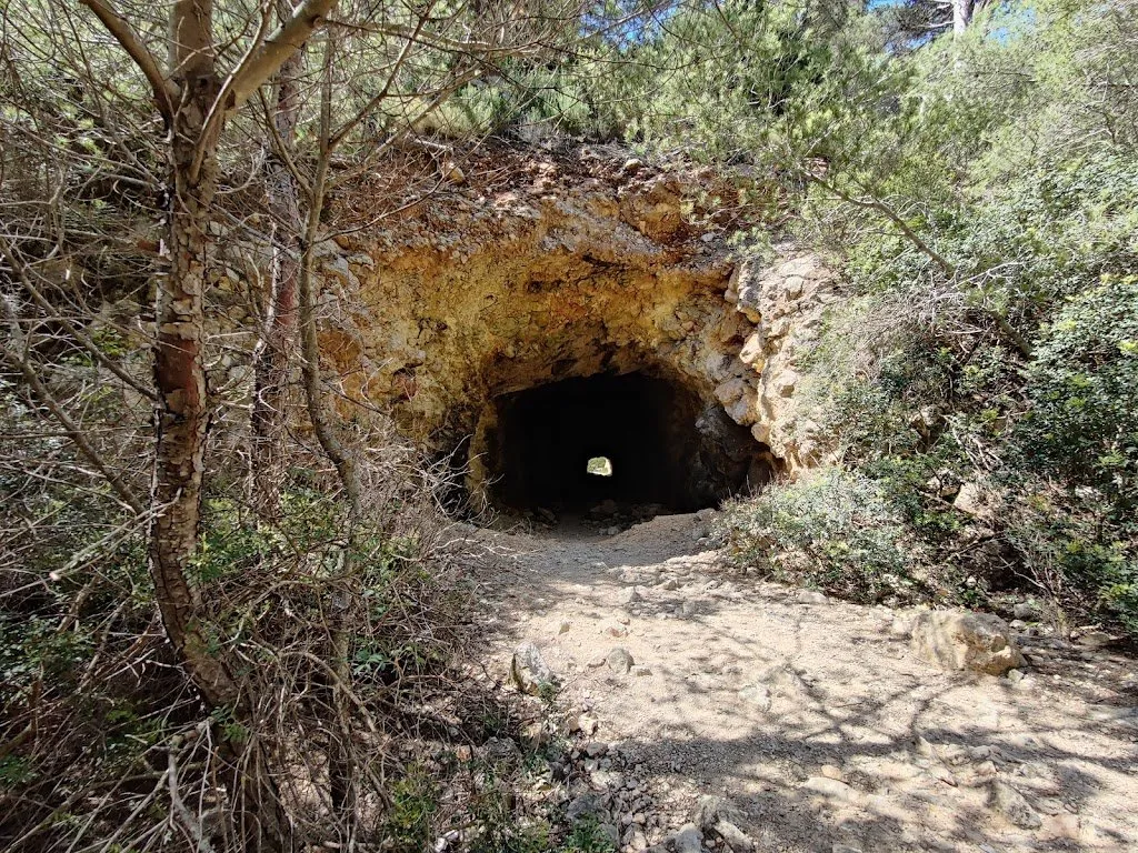 Tunnel van Cala Blanca, secret spot op Ibiza