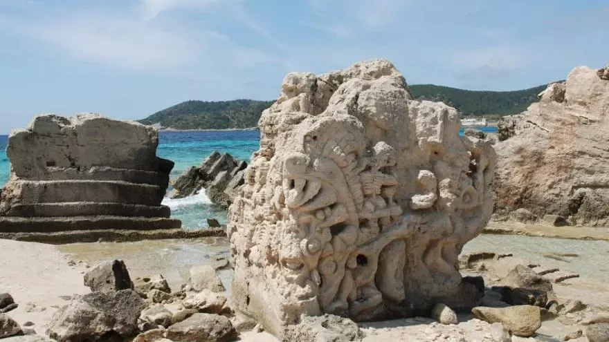 De heilige steen, secret spot op Ibiza
