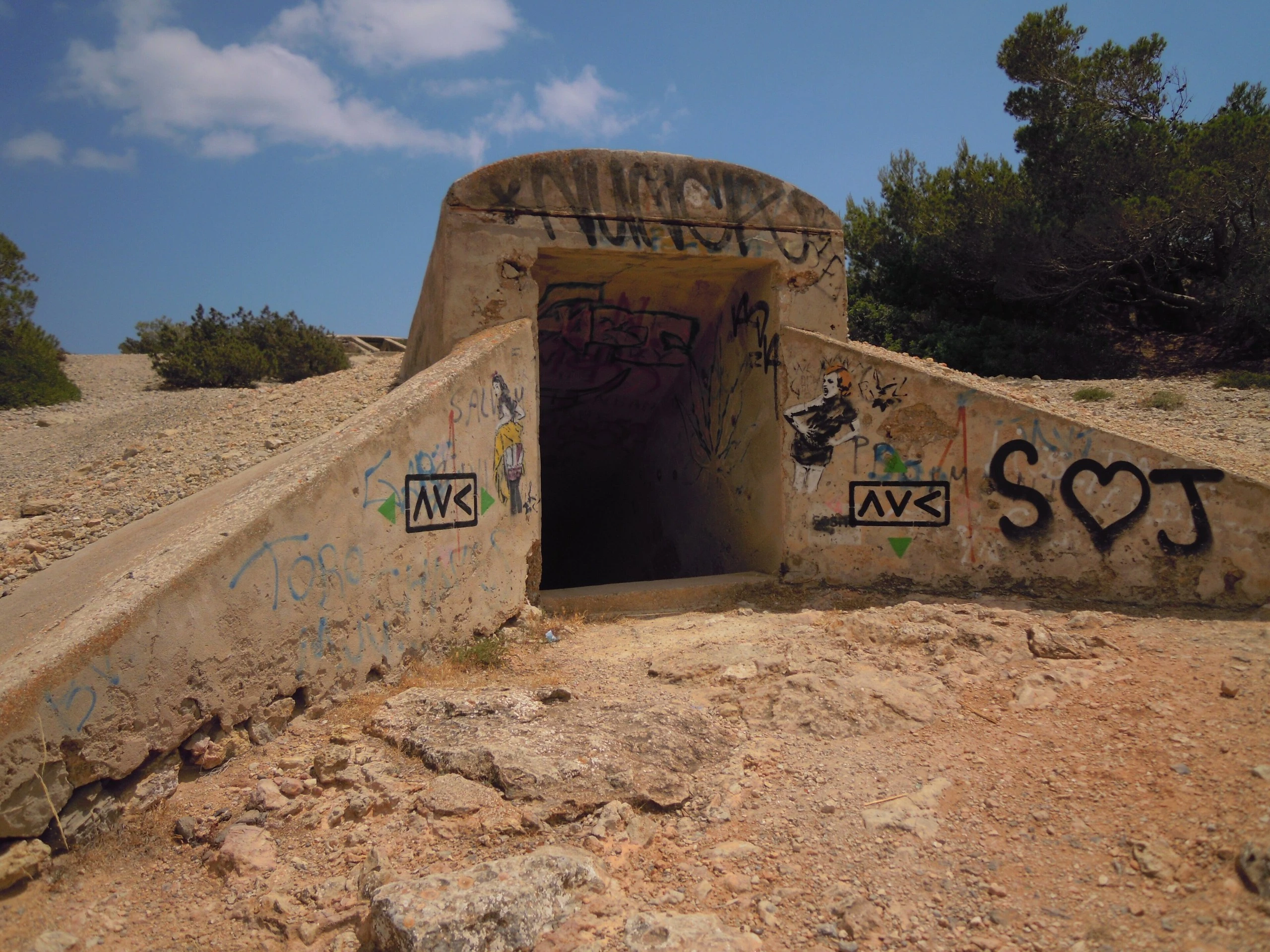 Bunker en tunnel van Es Bol Nou, secret spot op Ibiza