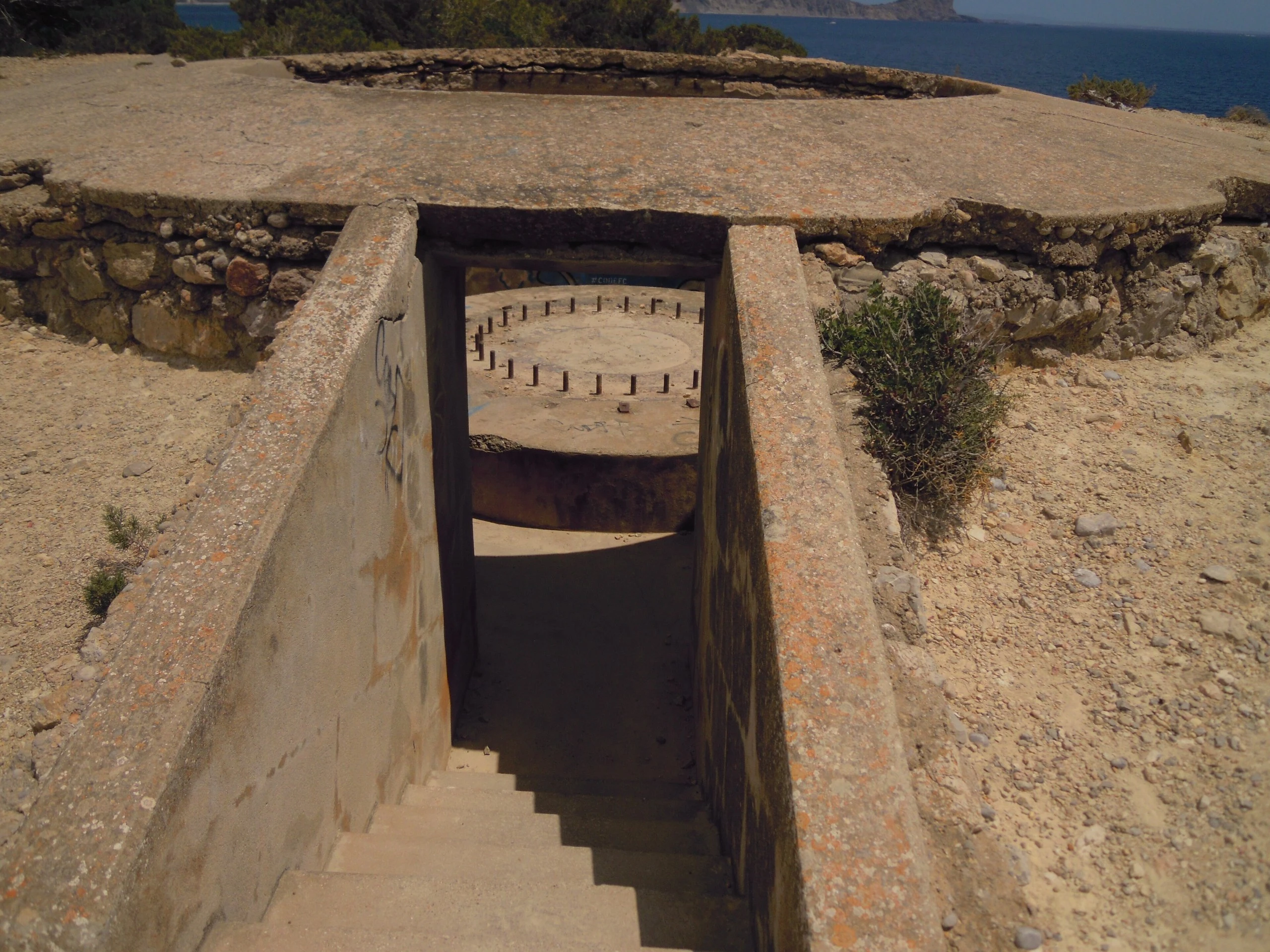 Bunker en tunnel van Es Bol Nou, secret spot op Ibiza