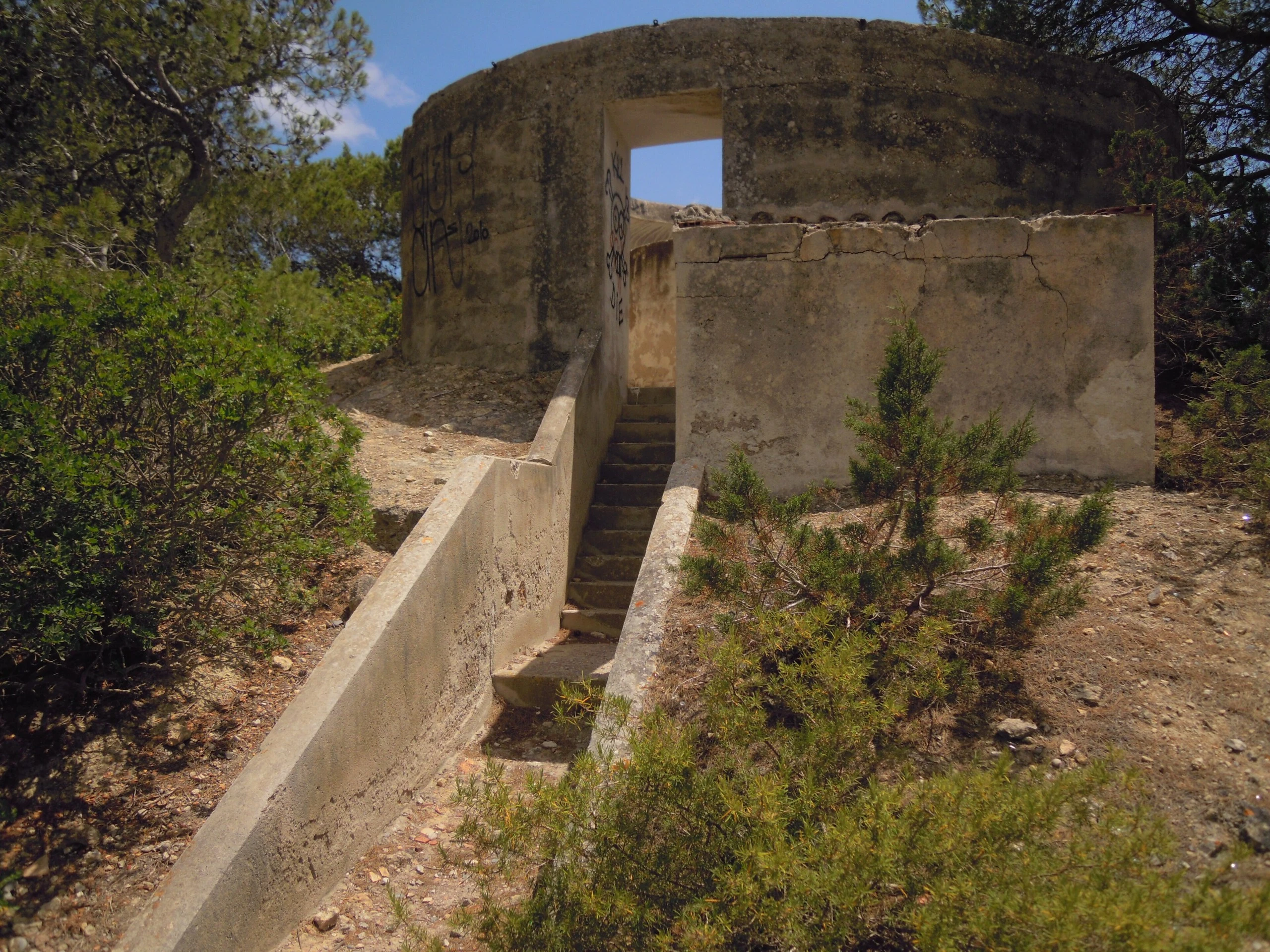 Bunker en tunnel van Es Bol Nou, secret spot op Ibiza