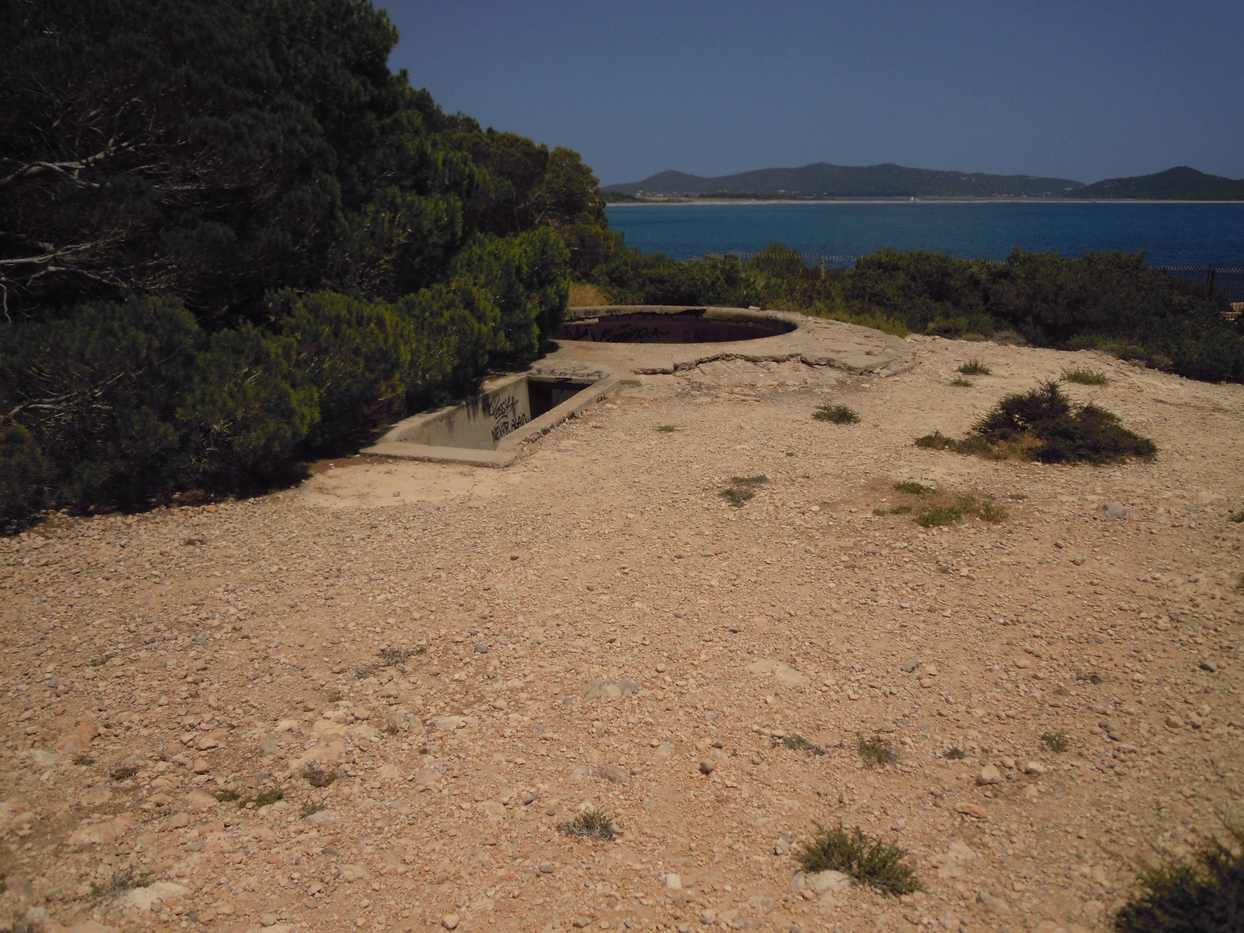 Bunker en tunnel van Es Bol Nou, secret spot op Ibiza