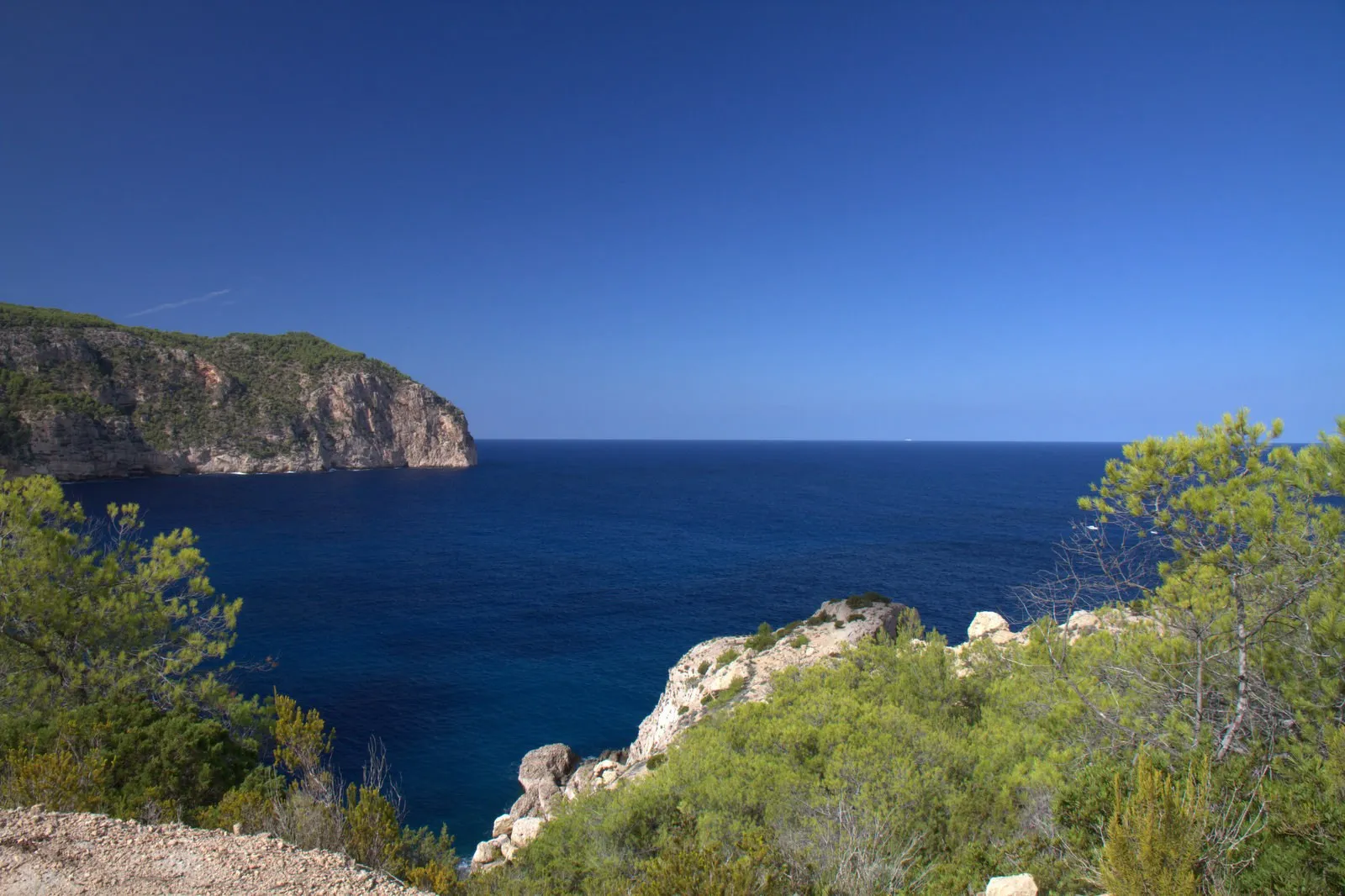 De stenen brug van Cala d’Albarca, secret spot op Ibiza