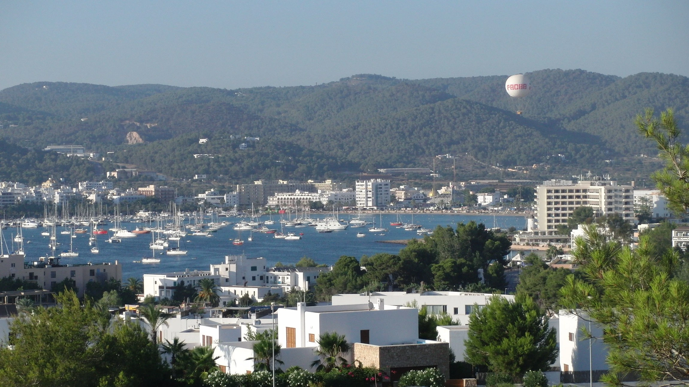 Playa de Sant Antoni, strand op Ibiza